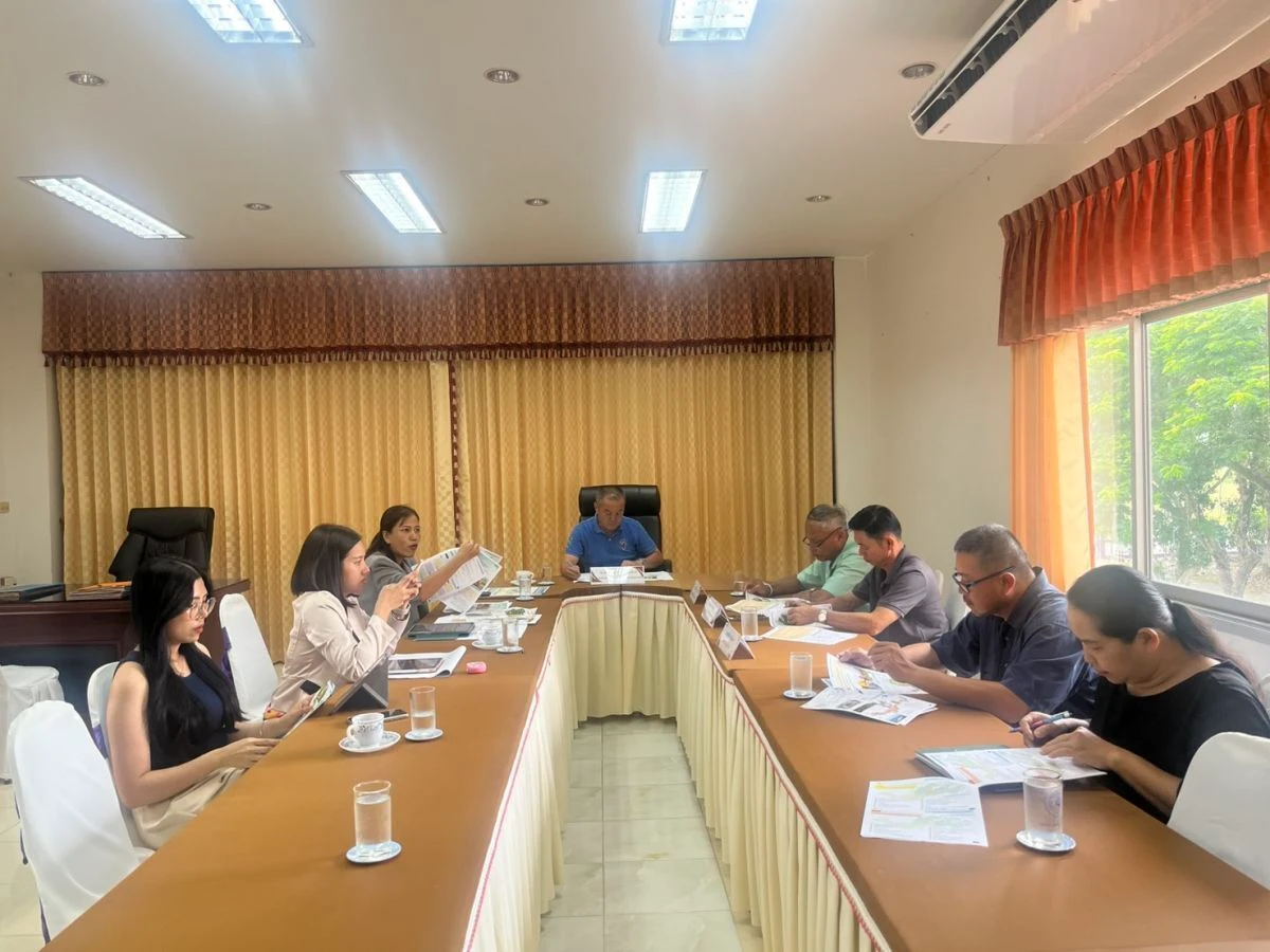 สำนักงานโยธาธิการและพังเมืองจังหวัดเชียงราย เข้าร่วมประชุมปรึกษาหารือกับคณะผู้บริหาร องค์การบริหารส่วนตำบลจอมสวรรค์ ก่อนจะจัดประชุมรับฟังความคิดเห็นของประชาชนก่อนจัดทำร่างผังเมืองรวม ครั้งที่ 3 ผังเมืองรวมชุมชนแม่จัน จังหวัดเชียงราย ในระหว่างวันที่ 26-29